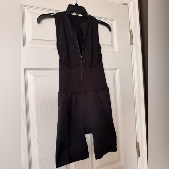 Black Sleeveless Jumpsuit - Picture 3 of 6
